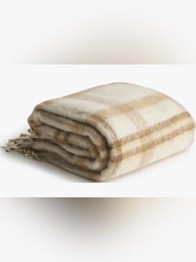 NWT Vera Bradley Woven Throw in Cottage Cream and Gold Plaid Blanket.